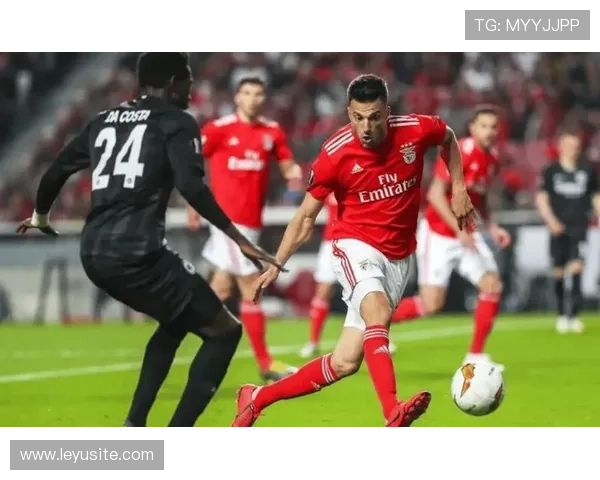 斯特拉斯堡vs巴黎圣日耳曼，马尔基尼奥斯手球引VAR介入