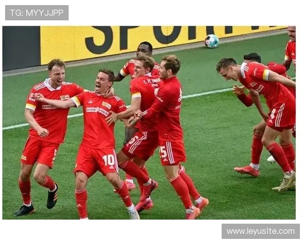 利兹联3-1击败诺丁汉森林，客场全取三分远离降级区